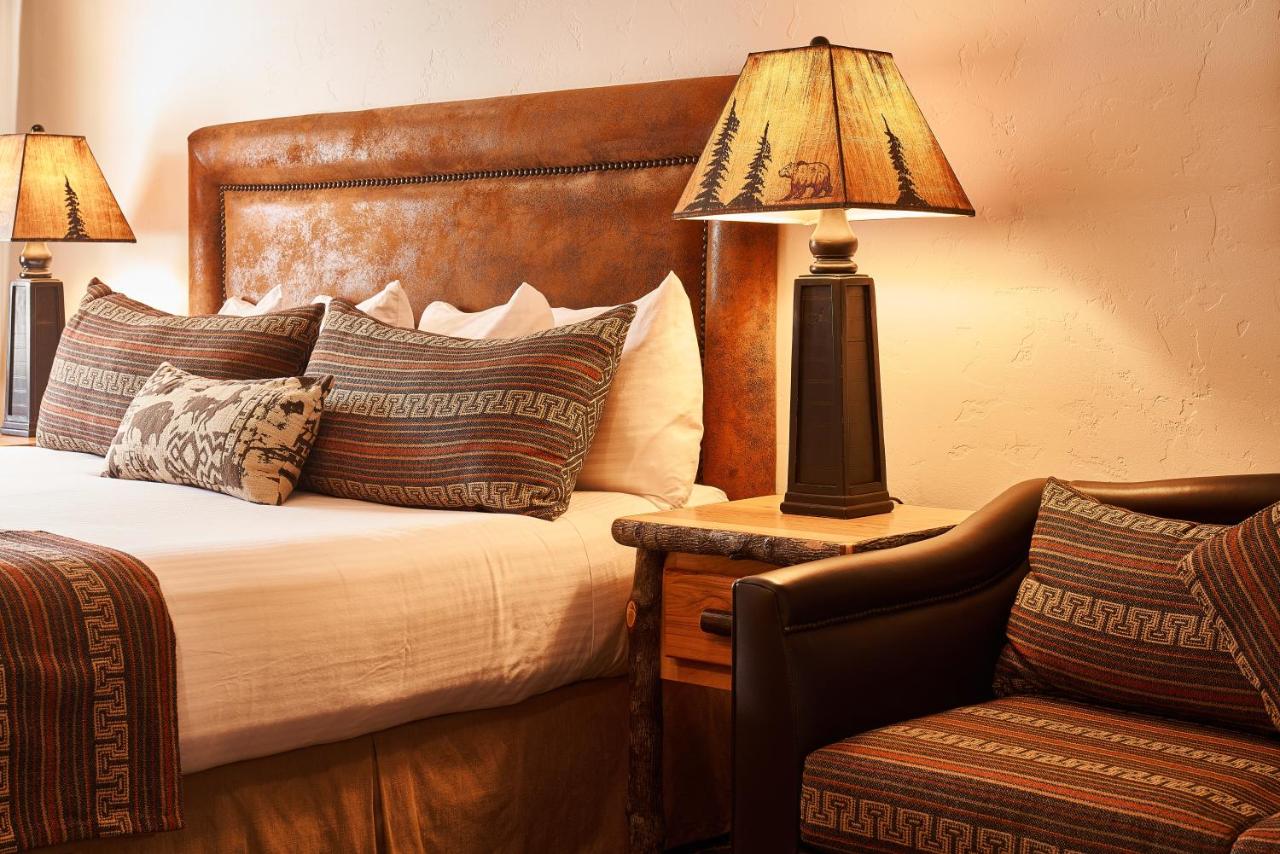 Superior King Room at Parkway Inn of Jackson Hole