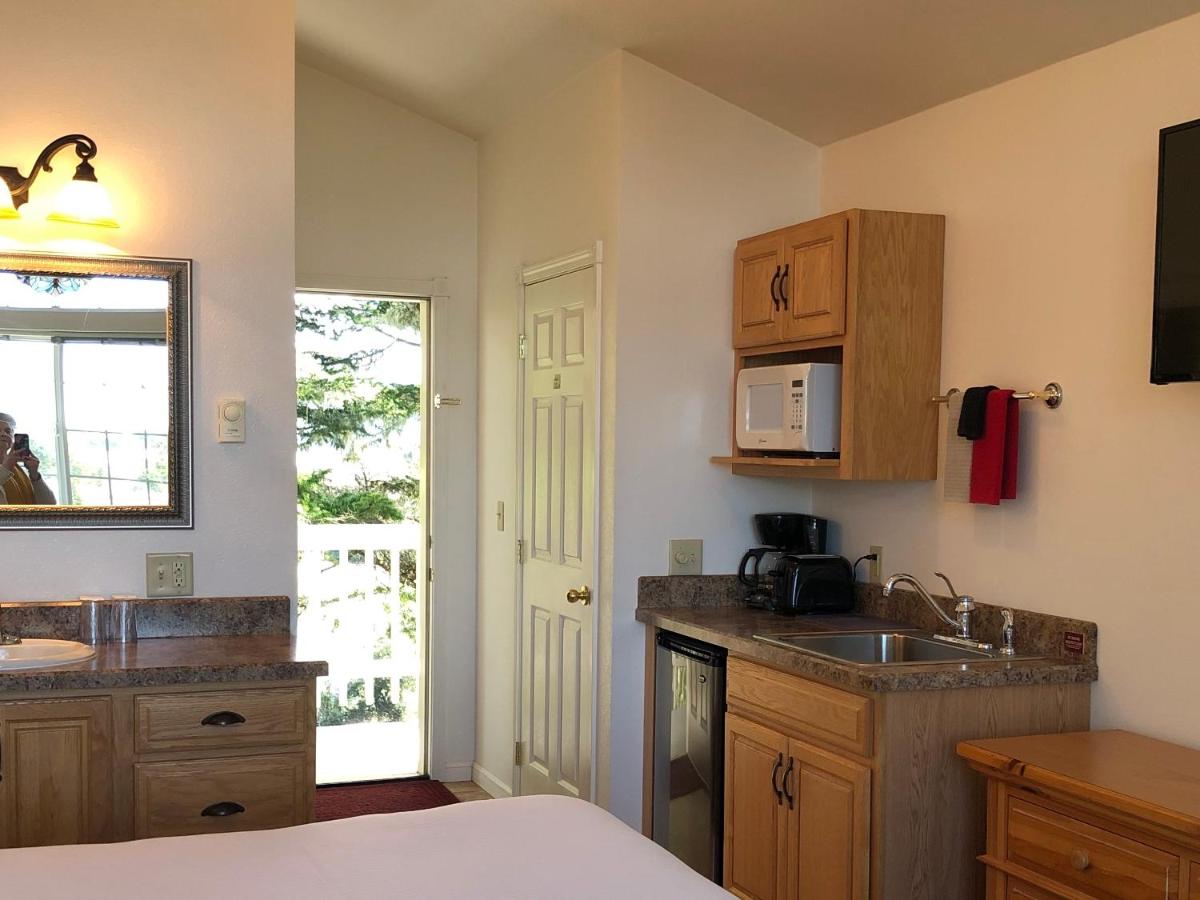 | The Landmark Inn
