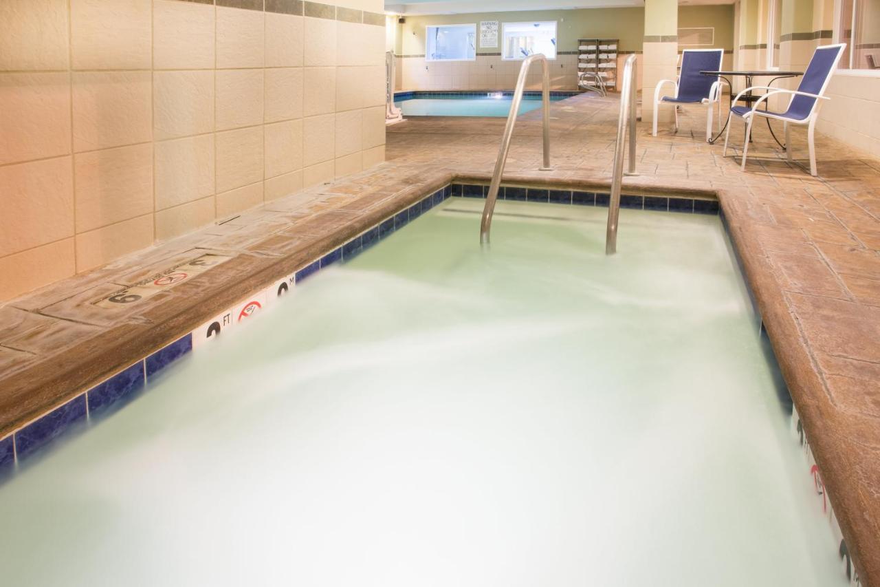 | Holiday Inn Express Hotel & Suites Vacaville, an IHG Hotel