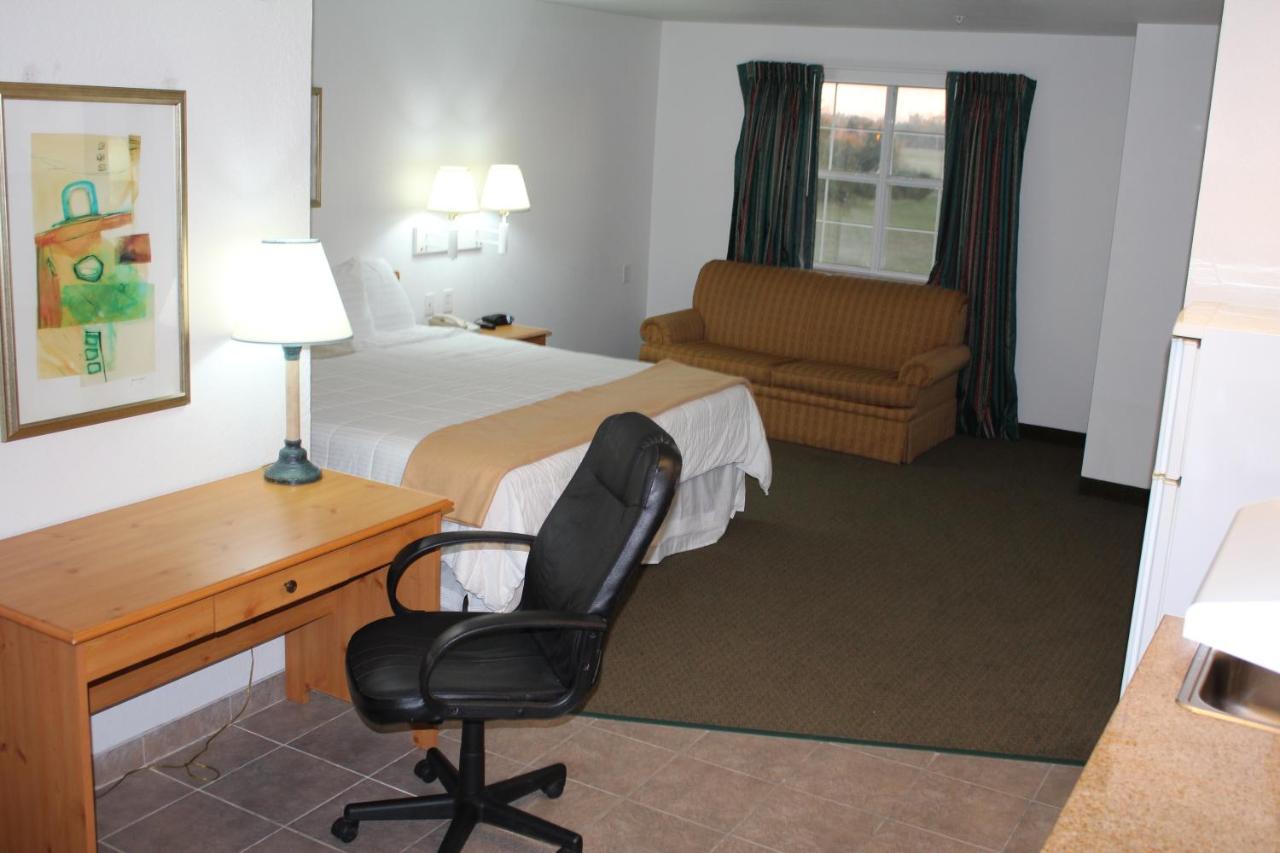 Deluxe King Suite with Sofa Bed at Americas Best Value Inn & Suites Winnie