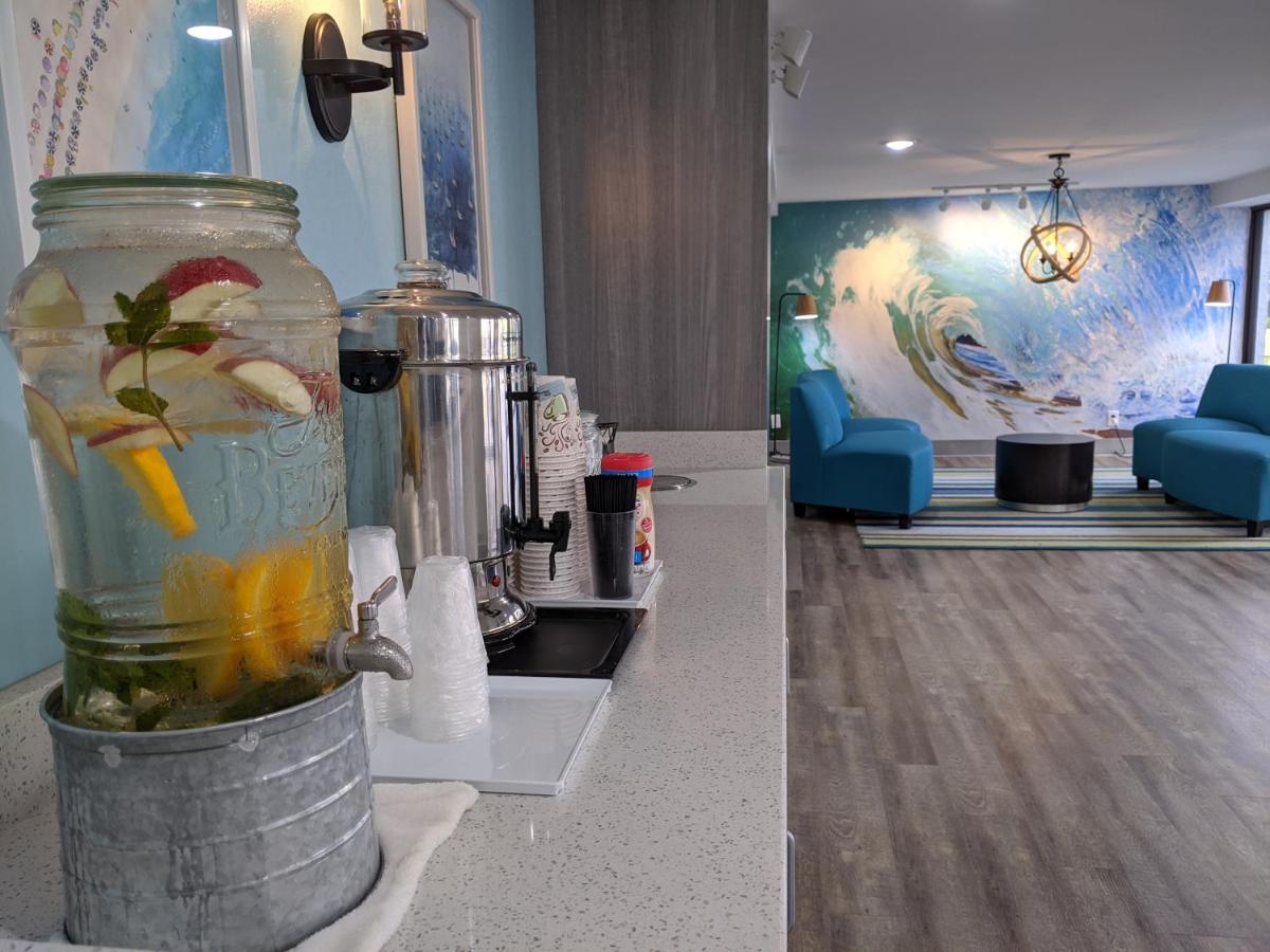  | Tropical Seas Hotel
