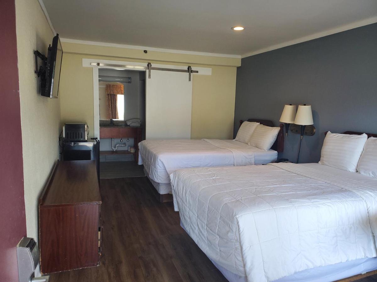 | Deerfield Inn & Suites