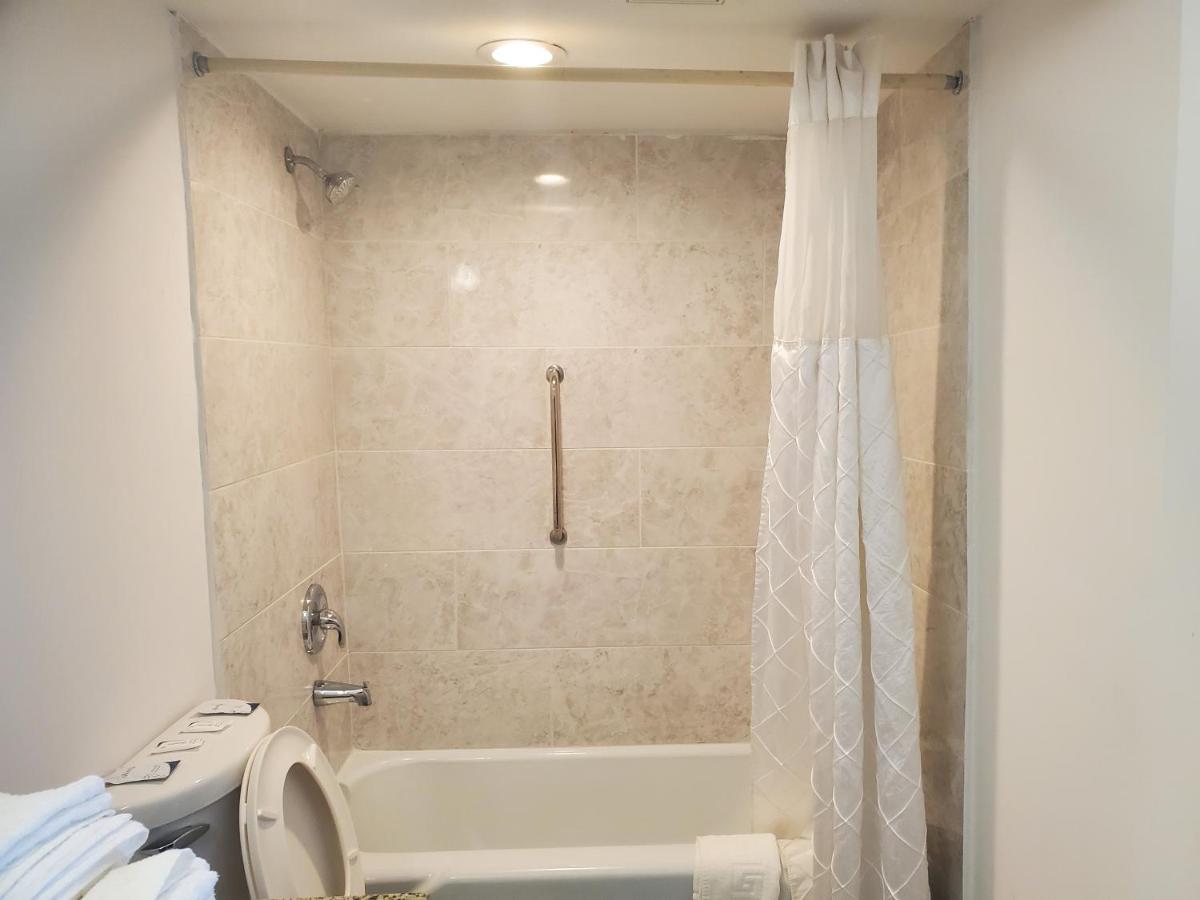 | Deerfield Inn & Suites
