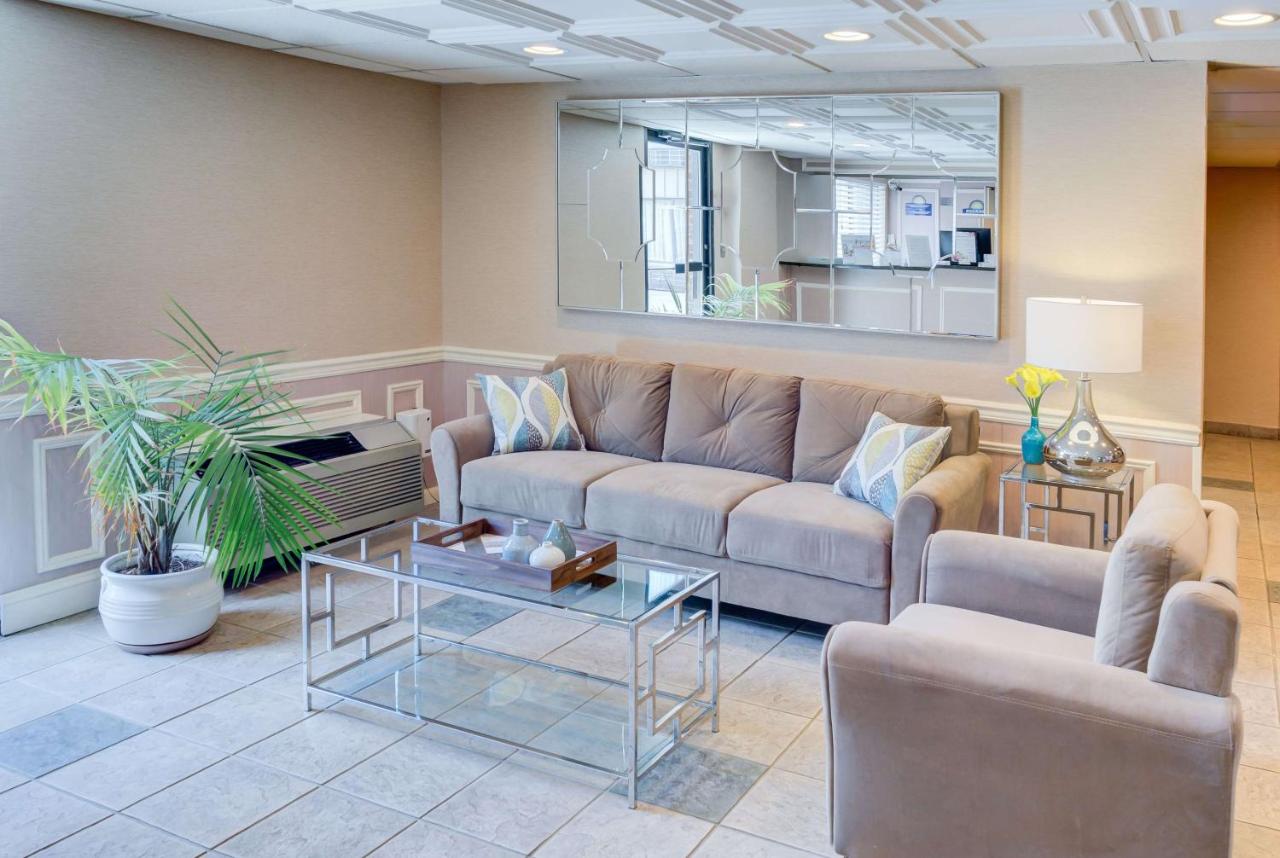 | Days Inn by Wyndham East Windsor/Hightstown