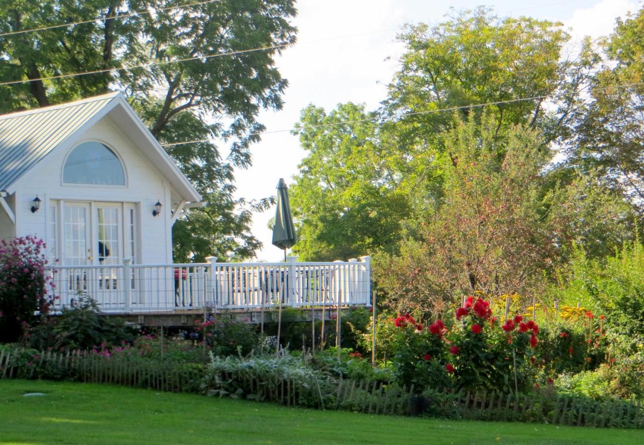 | Enfield Manor Bed&Breakfast and Vacation Rental