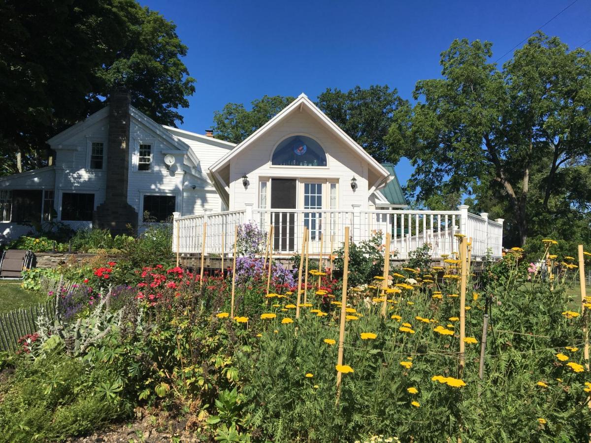 | Enfield Manor Bed&Breakfast and Vacation Rental