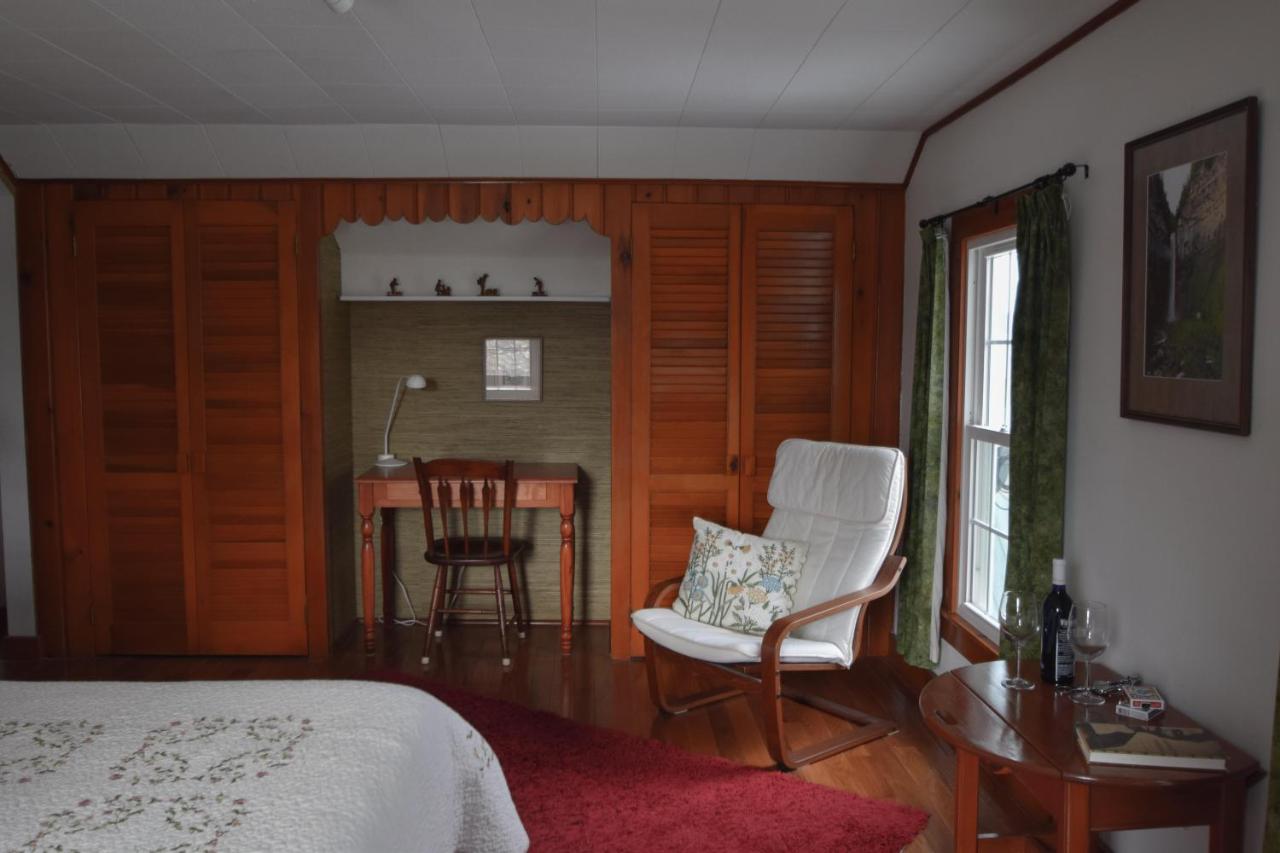 | Enfield Manor Bed&Breakfast and Vacation Rental