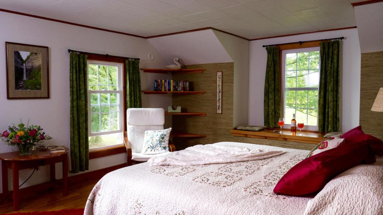 | Enfield Manor Bed&Breakfast and Vacation Rental