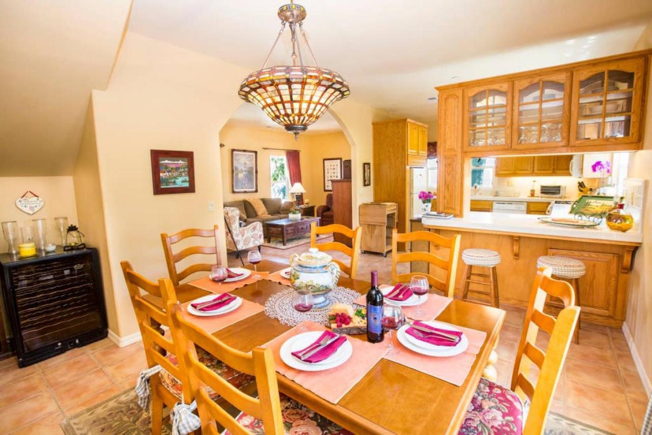 | Aterno Vineyard, Guest House
