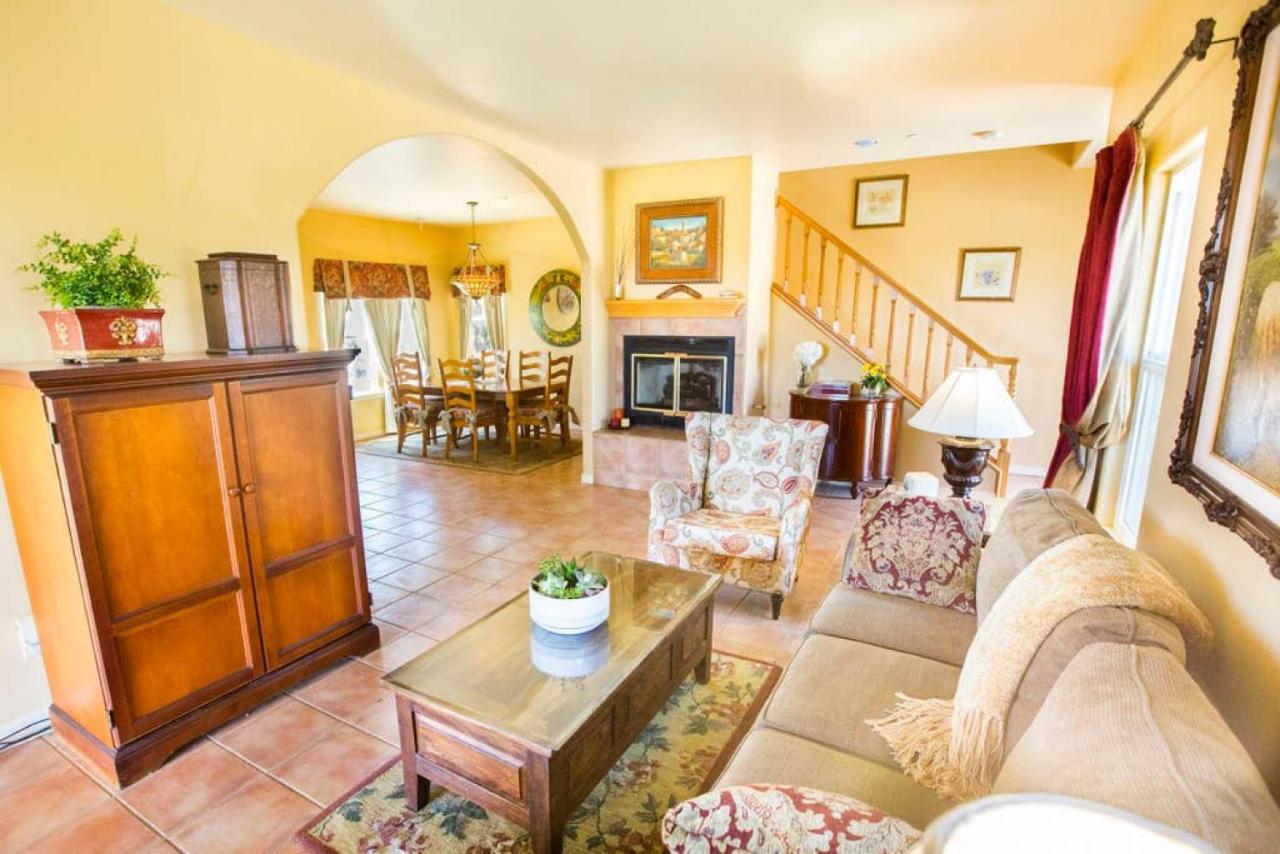 | Aterno Vineyard, Guest House