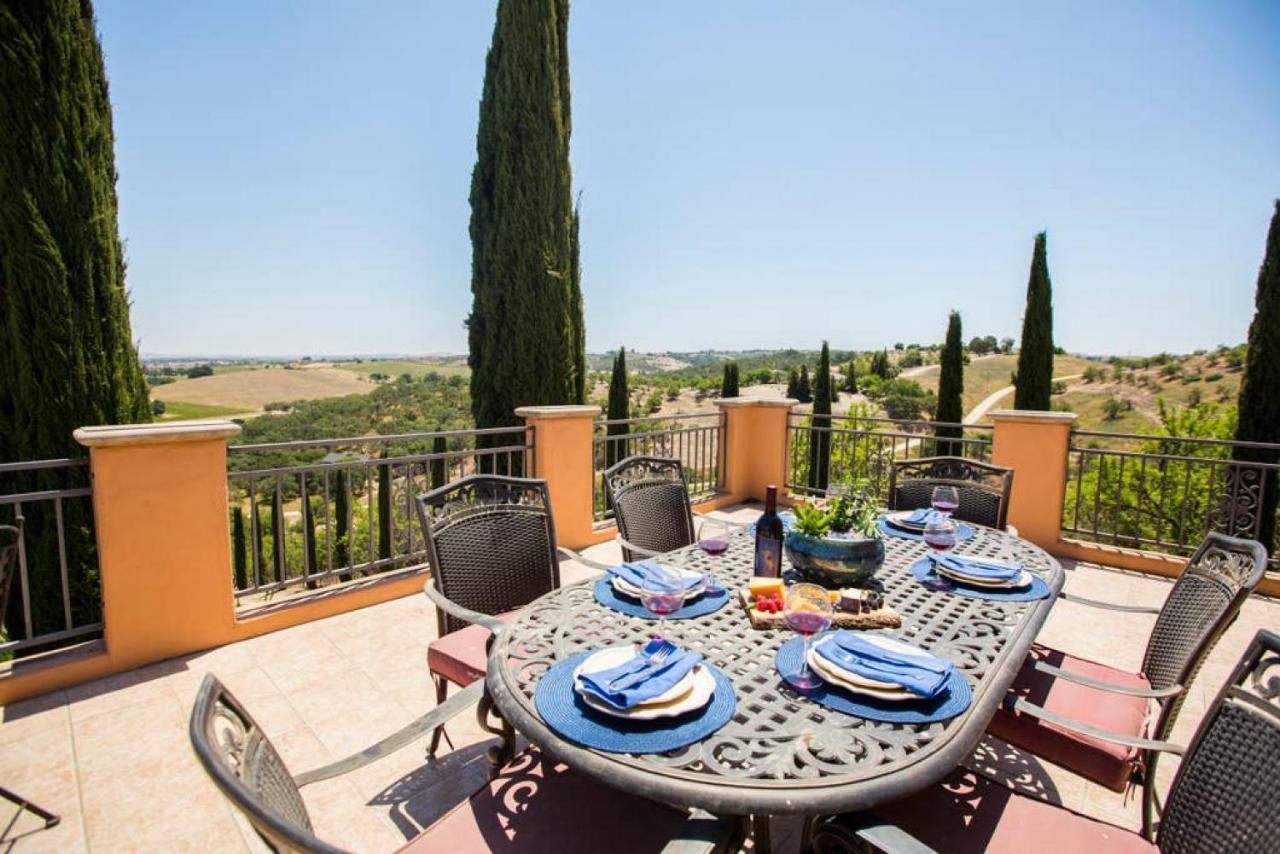 | Aterno Vineyard, Guest House