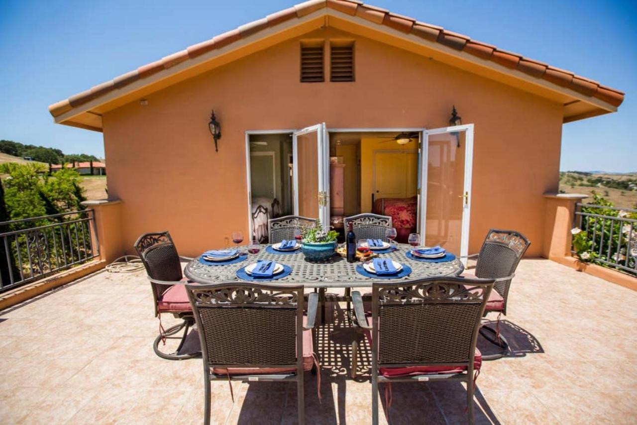 | Aterno Vineyard, Guest House
