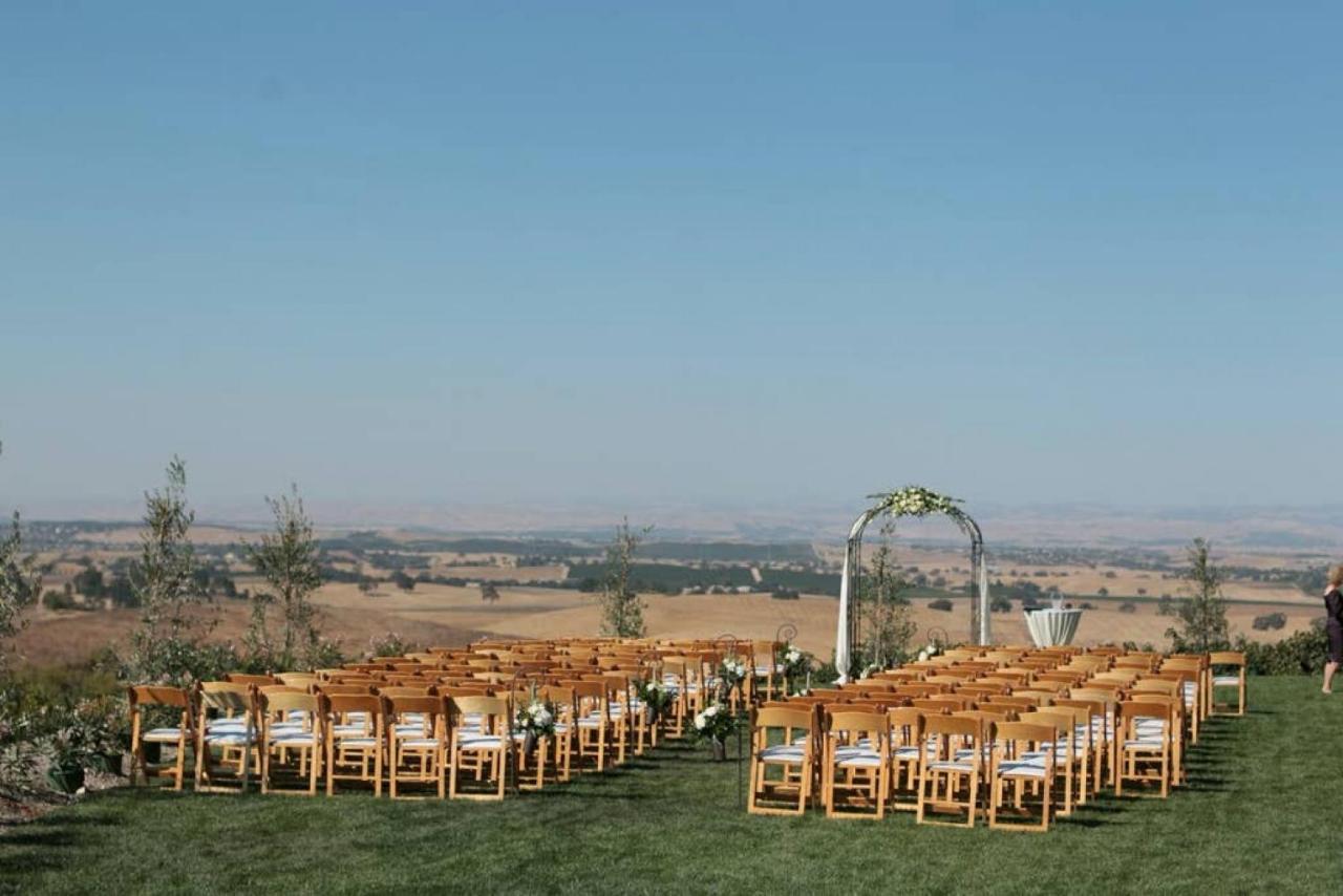 | Aterno Vineyard, Guest House