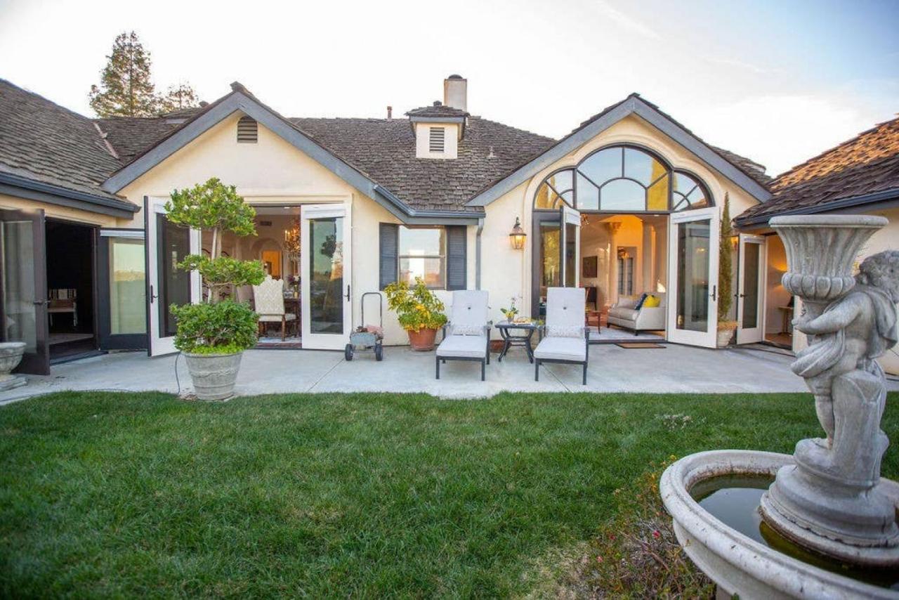 | Chateau Robles -Vineyard English Garden