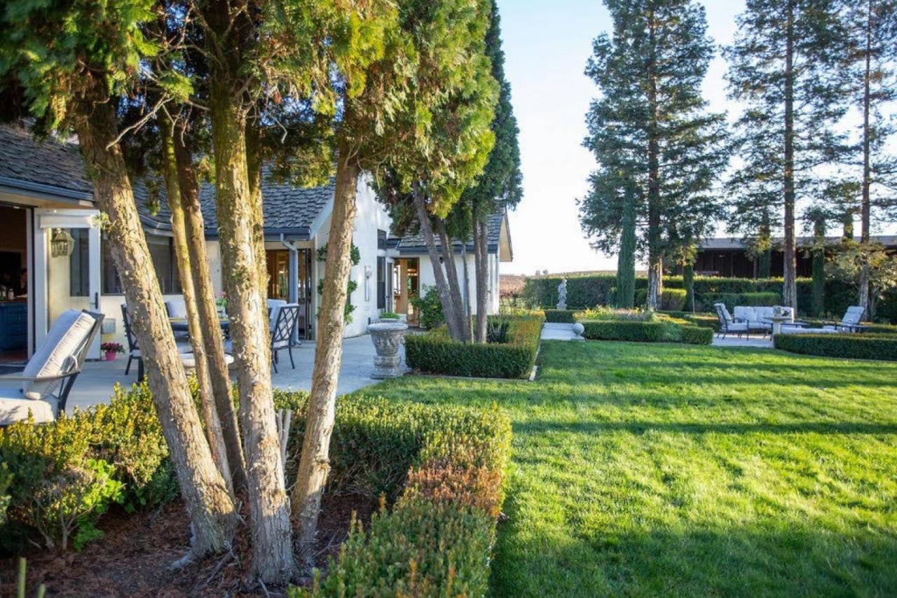 | Chateau Robles -Vineyard English Garden
