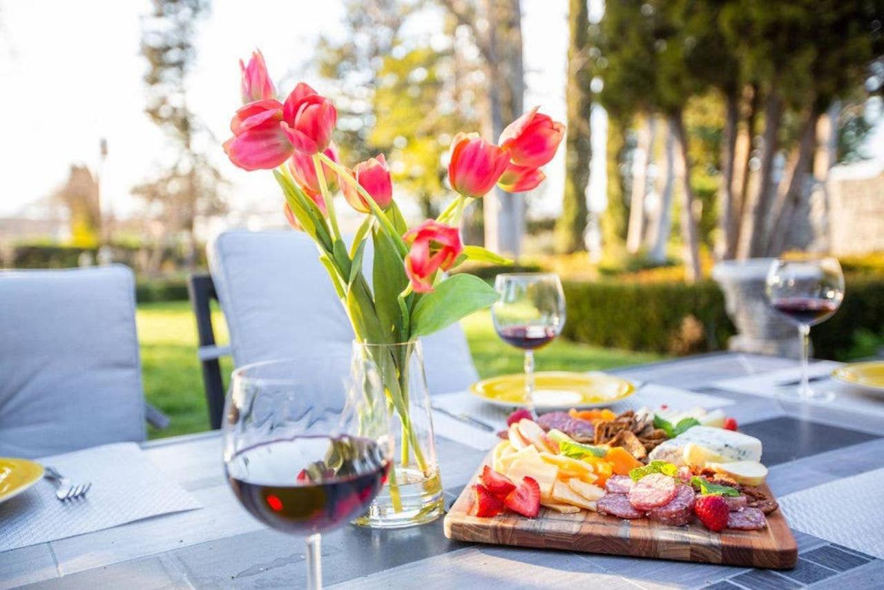 | Chateau Robles -Vineyard English Garden