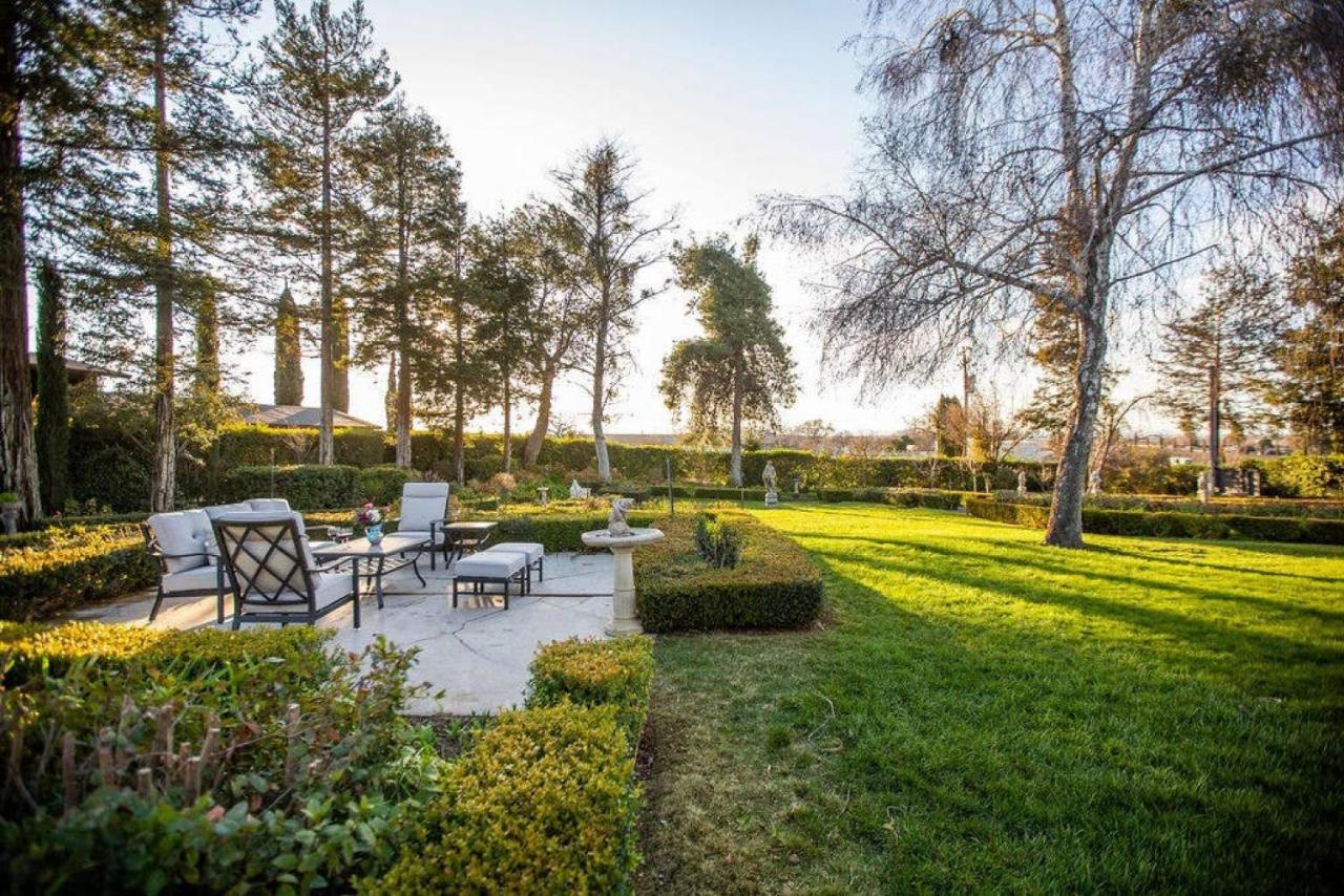 | Chateau Robles -Vineyard English Garden