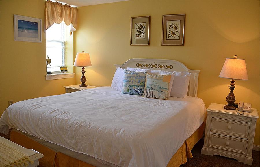 Deluxe King Suite at The Flanders Hotel