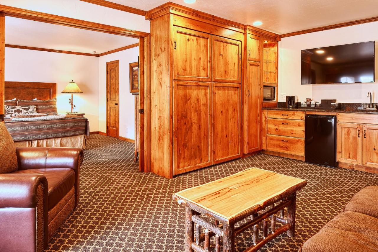 King Suite at Parkway Inn of Jackson Hole