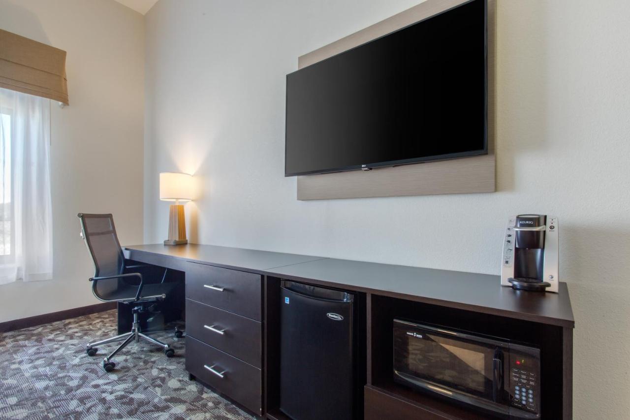 King Suite - Non-Smoking at Sleep Inn & Suites Middletown - Goshen