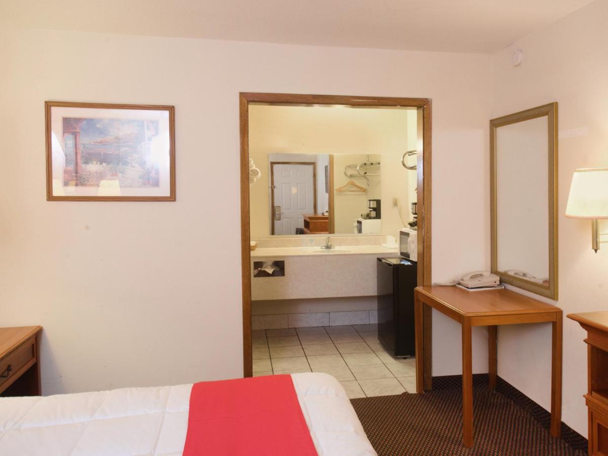 Queen Room at OYO Hotel Guymon OK US-54