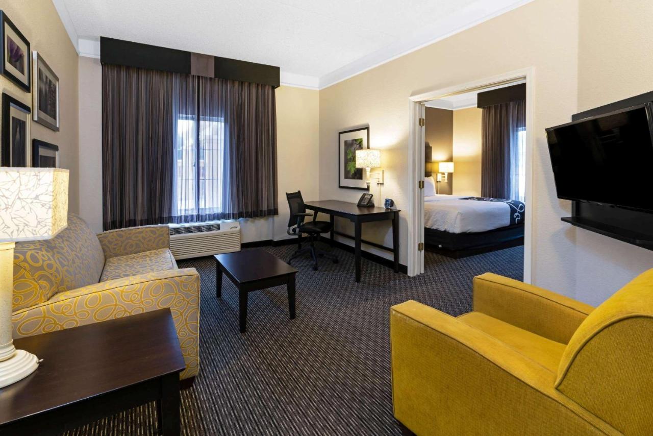King Suite with Sofa Bed - Pool View at La Quinta Inn & Suites by Wyndham Mesa Superstition Springs