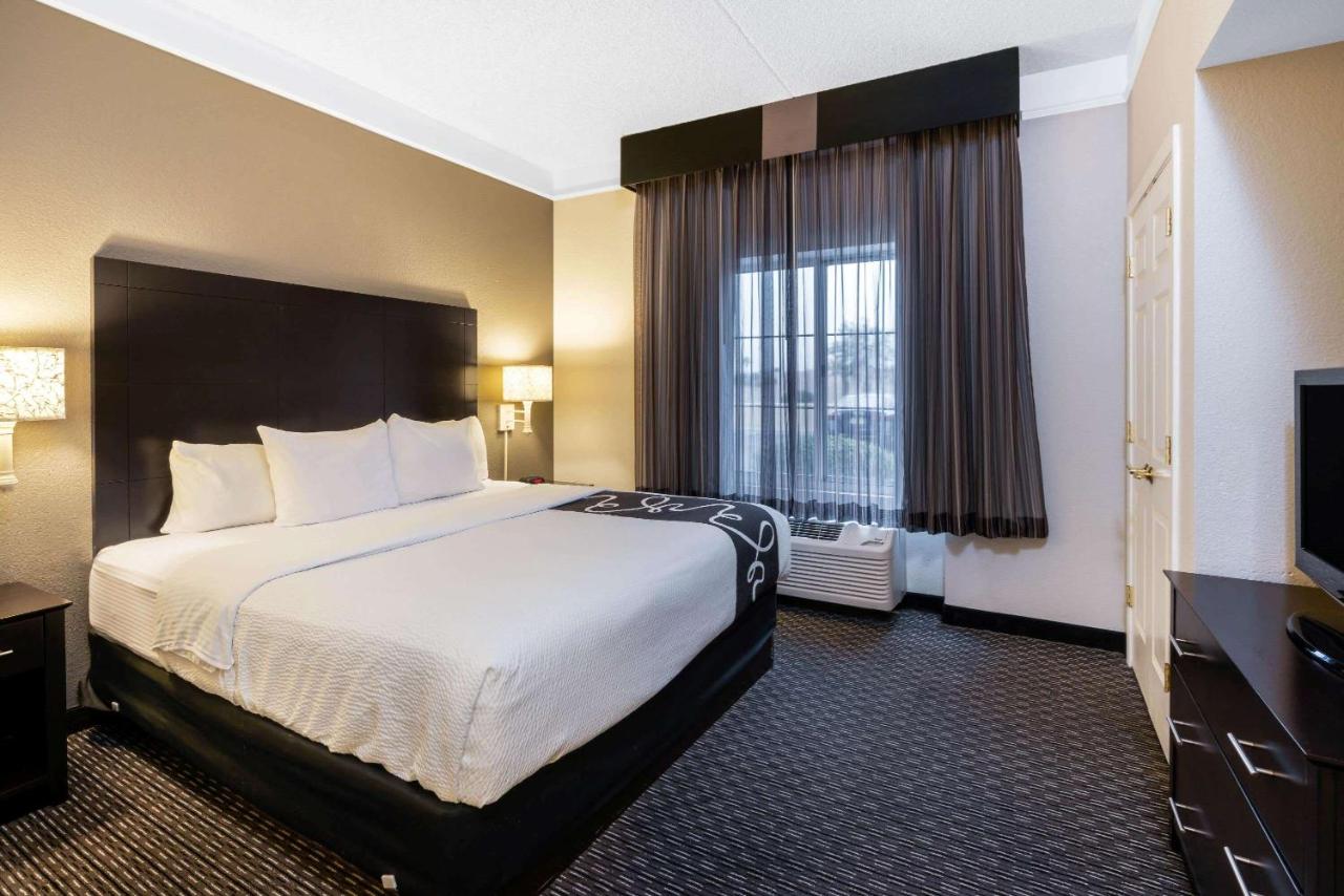 King Suite with Sofa Bed - Pool View at La Quinta Inn & Suites by Wyndham Mesa Superstition Springs