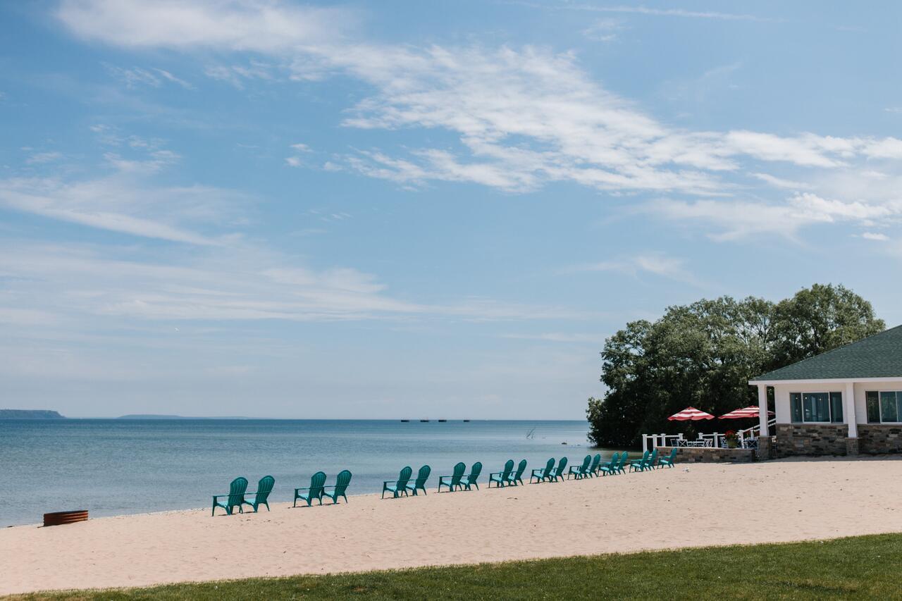 | Breakers Resort - Lakeside