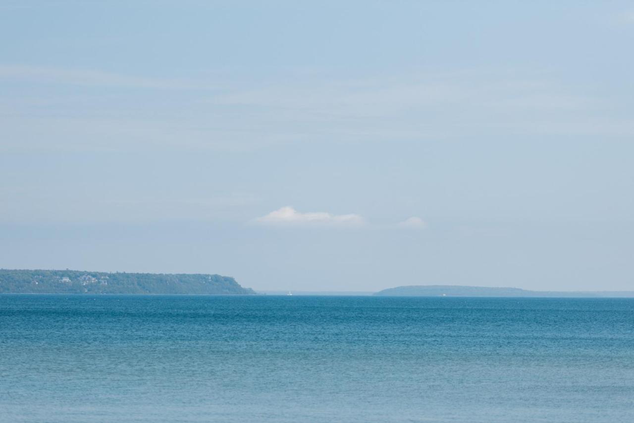 | Breakers Resort - Lakeside