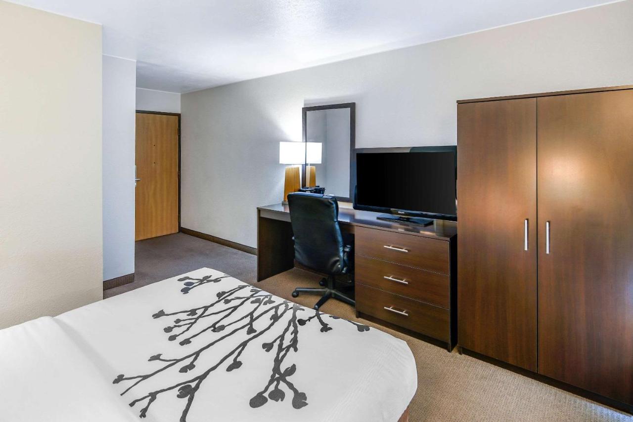 Queen Room - Disability Access/Non-Smoking at Sleep Inn near Washington State Line