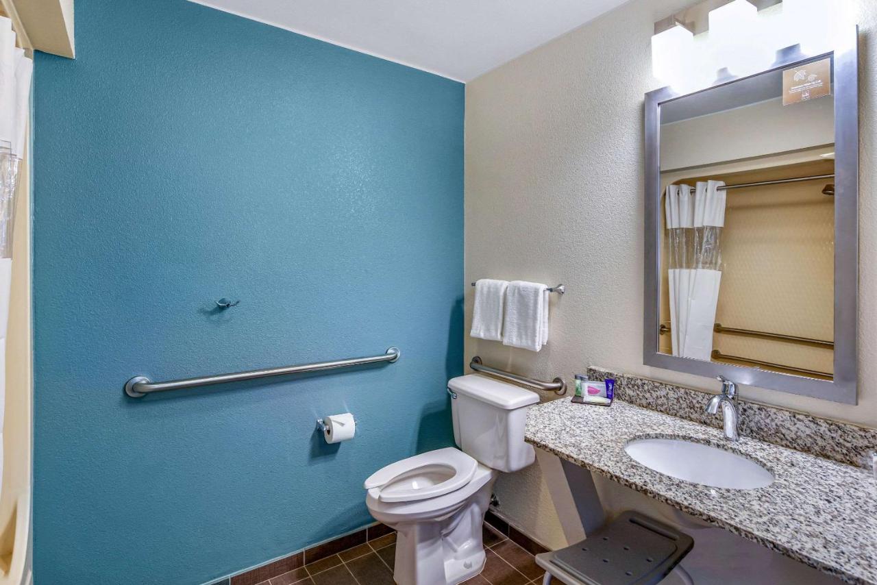 Queen Room - Disability Access/Non-Smoking at Sleep Inn near Washington State Line