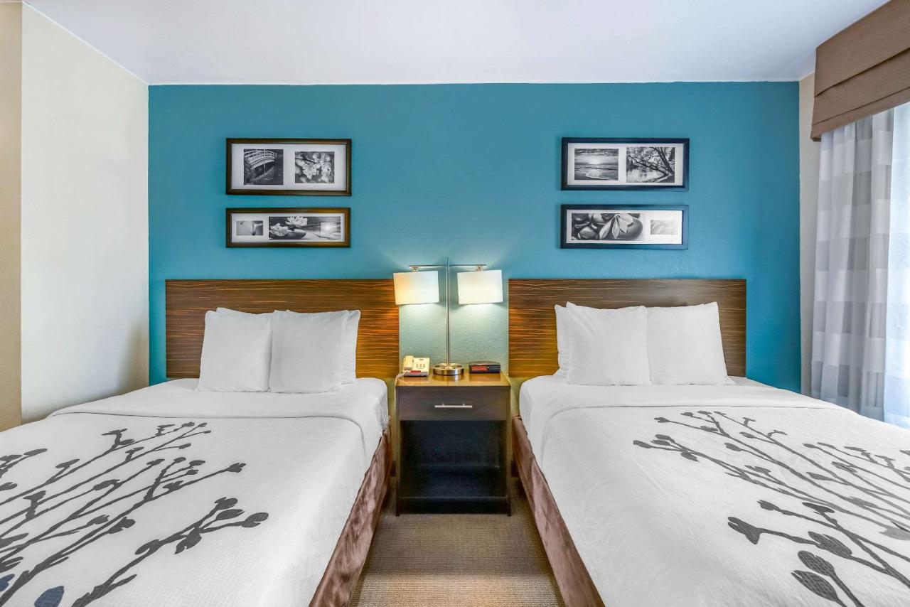 Standard Double Room with Two Double Beds - Non-Smoking at Sleep Inn near Washington State Line