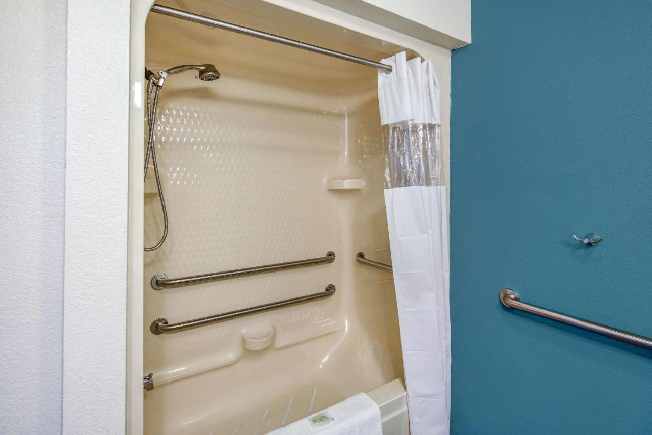 Queen Room - Disability Access/Non-Smoking at Sleep Inn near Washington State Line
