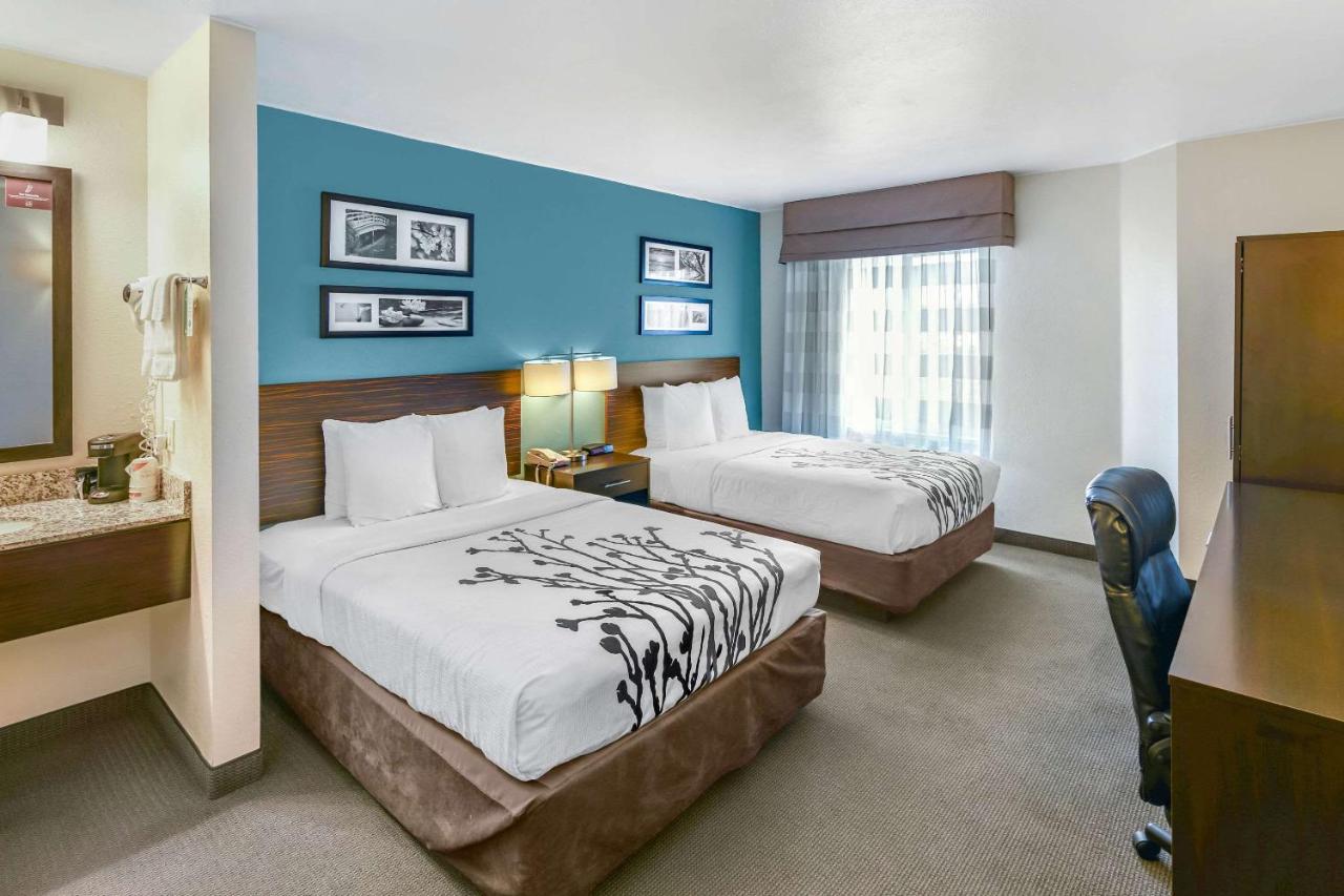Standard Double Room with Two Double Beds - Non-Smoking at Sleep Inn near Washington State Line