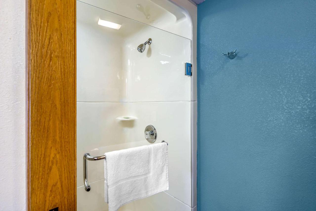 Standard Double Room with Two Double Beds - Non-Smoking at Sleep Inn near Washington State Line