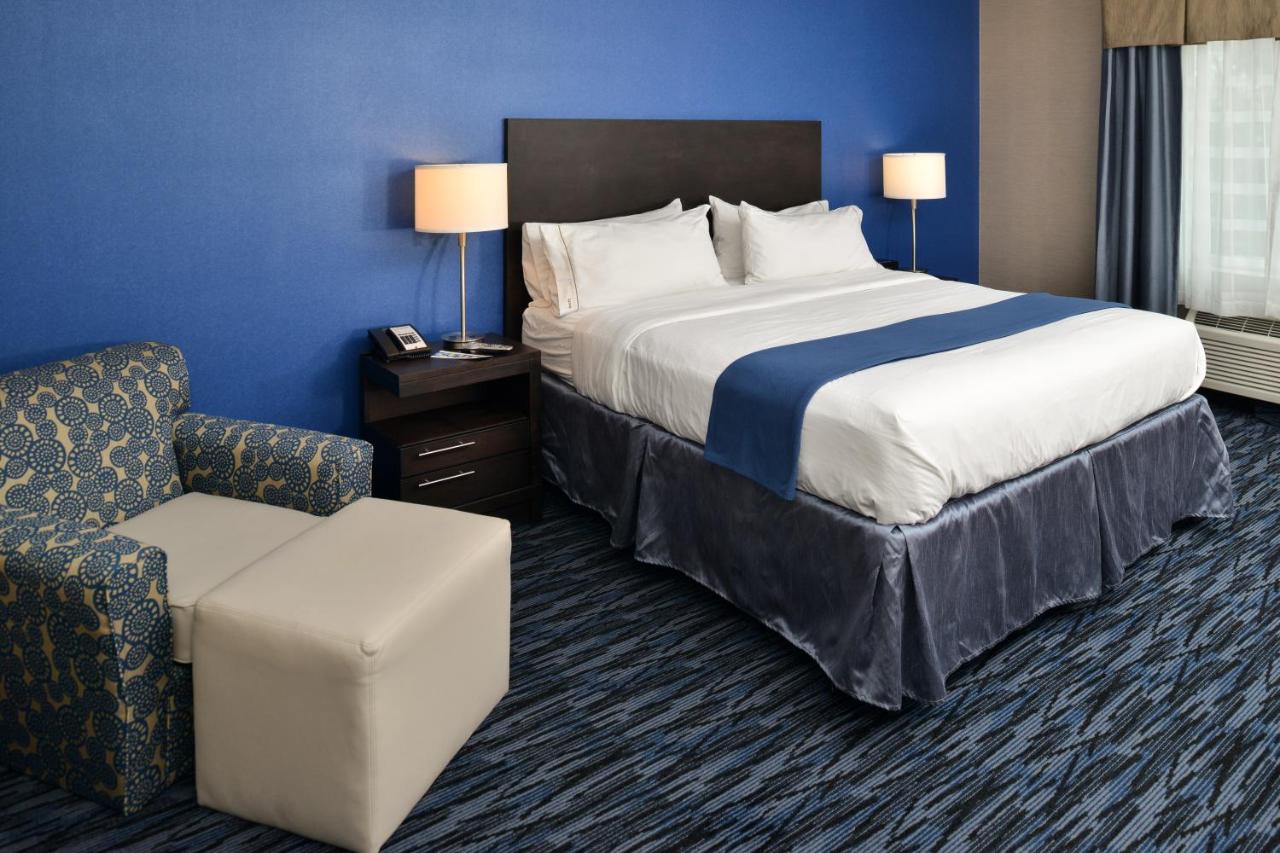 King Room - Hearing Accessible - Non-Smoking at Holiday Inn Express & Suites Peekskill-Lower Hudson Valley by IHG