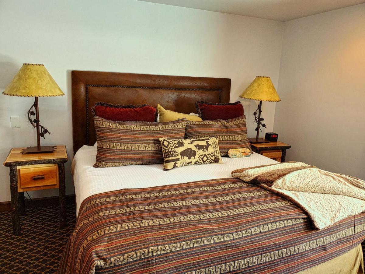 King Studio with Sofa Bed at Parkway Inn of Jackson Hole