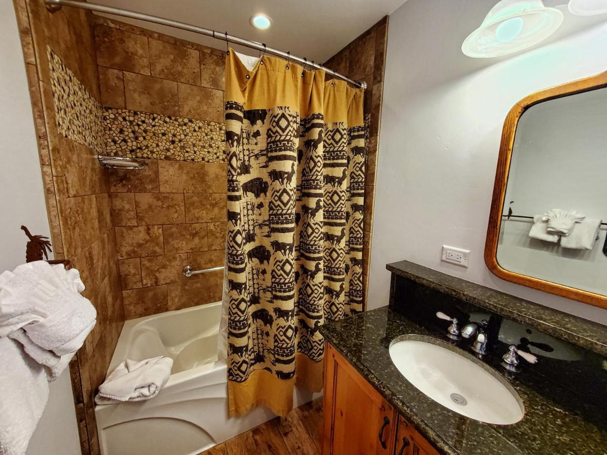 King Studio with Sofa Bed at Parkway Inn of Jackson Hole
