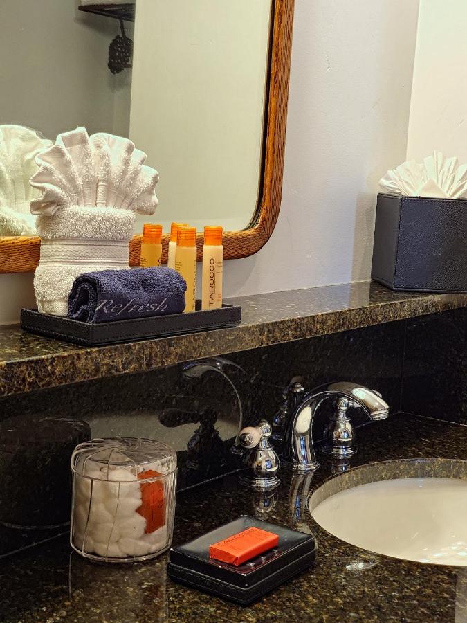 Deluxe King Suite at Parkway Inn of Jackson Hole