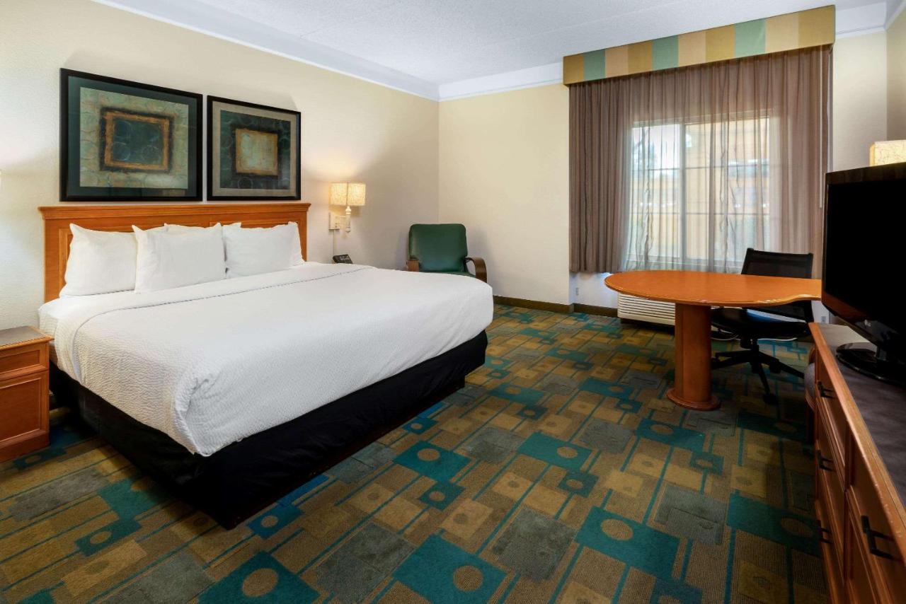 King Room - Disability Access at La Quinta Inn & Suites by Wyndham Phoenix West Peoria