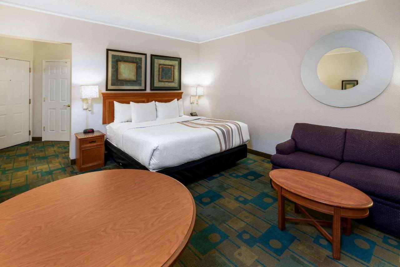 Executive King Room at La Quinta Inn & Suites by Wyndham Phoenix West Peoria