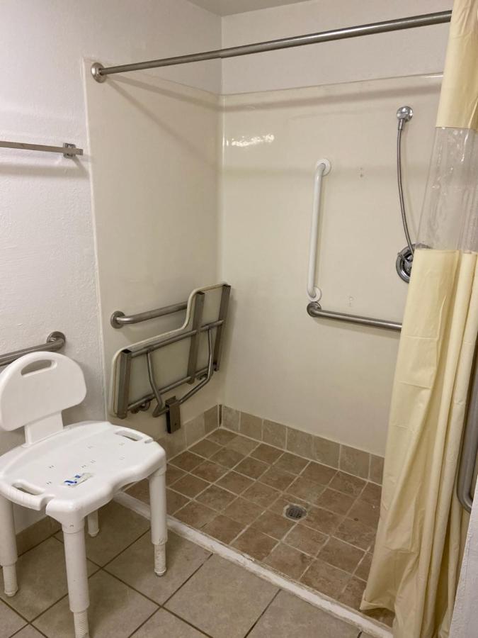 Queen Room with Roll-In Shower - Accessible/Non-Smoking at Rodeway Inn Central Colorado Springs