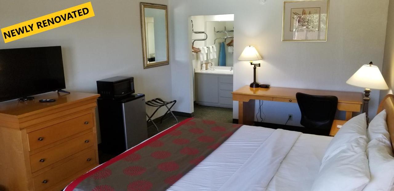 Deluxe King Room - Non-Smoking at Ramada by Wyndham & Suites Warner Robins
