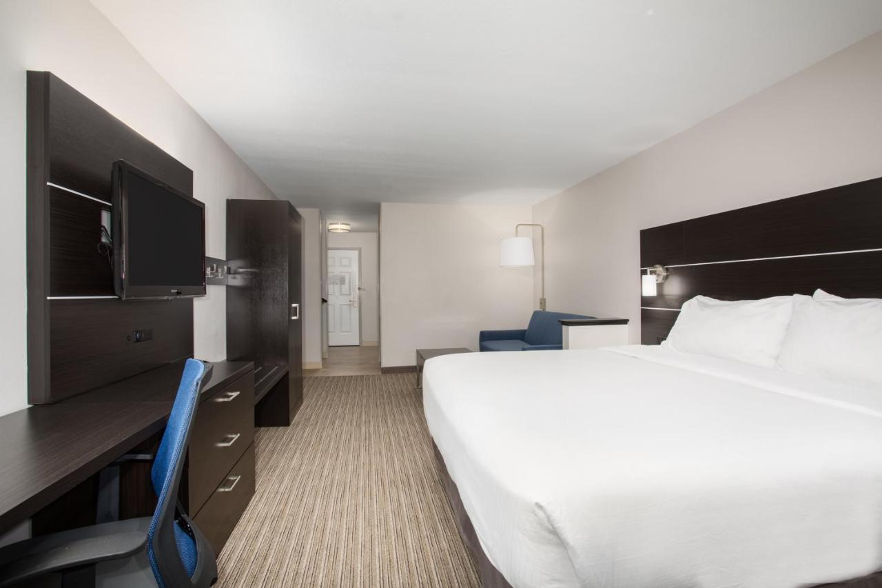 | Holiday Inn Express Hotel & Suites Fort Collins, an IHG Hotel