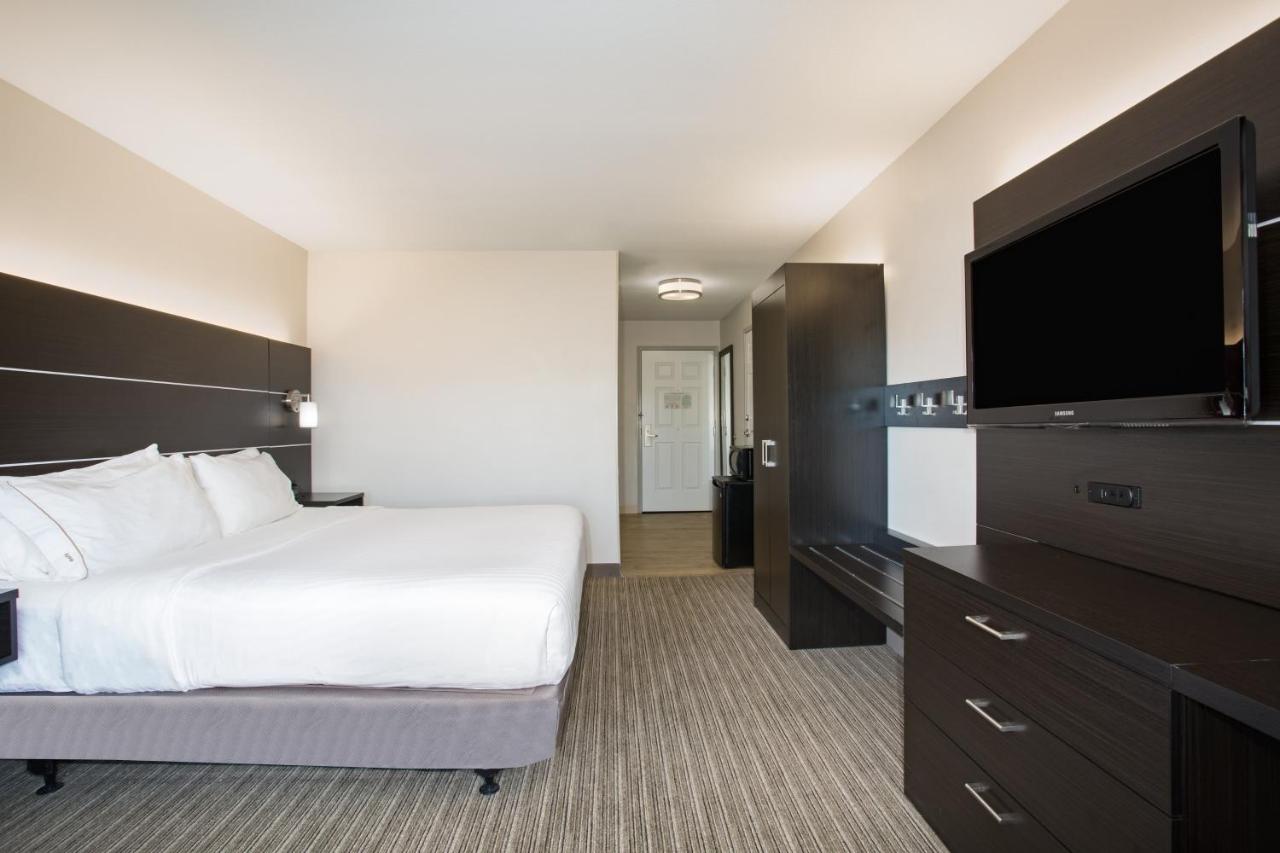 | Holiday Inn Express Hotel & Suites Fort Collins, an IHG Hotel