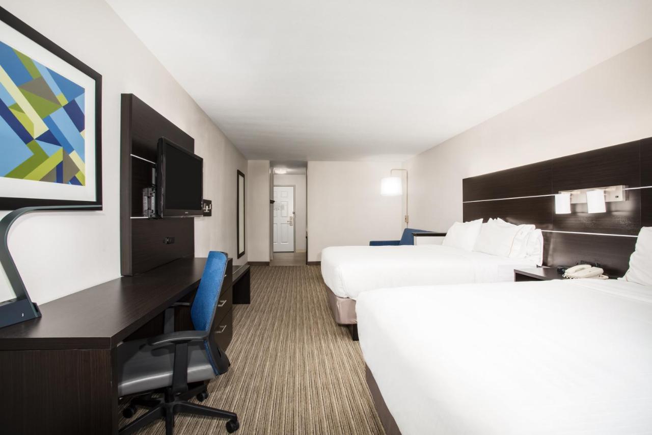 | Holiday Inn Express Hotel & Suites Fort Collins, an IHG Hotel