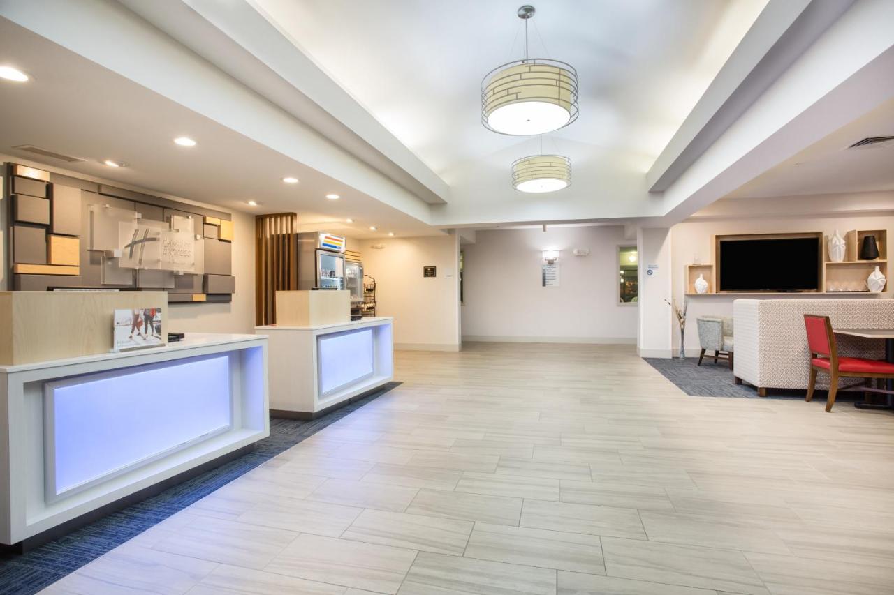 | Holiday Inn Express Hotel & Suites Fort Collins, an IHG Hotel