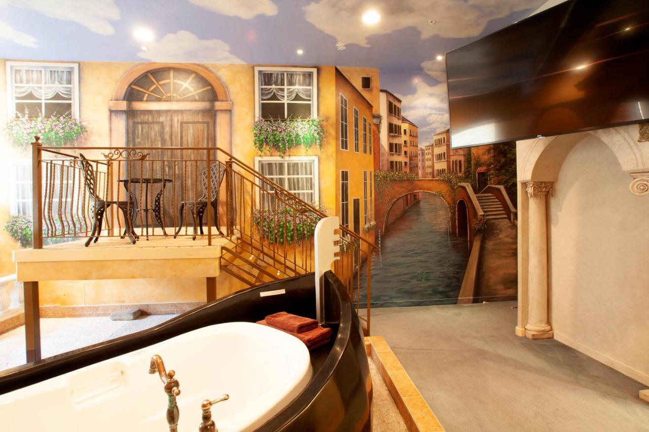 | Destinations Inn Theme Rooms