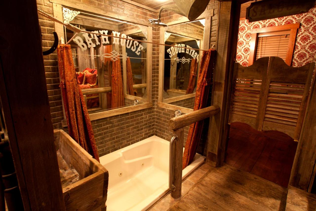  | Black Swan Inn Luxurious Theme Rooms