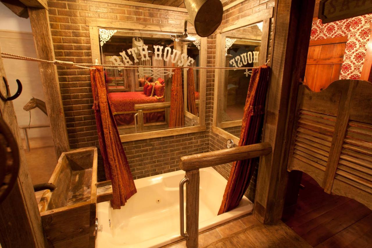  | Black Swan Inn Luxurious Theme Rooms